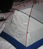 Annapurna takaovi * Takaovi ilman ulkotelttaa ulkopuolelta. * 450 x 505 * (38KB)